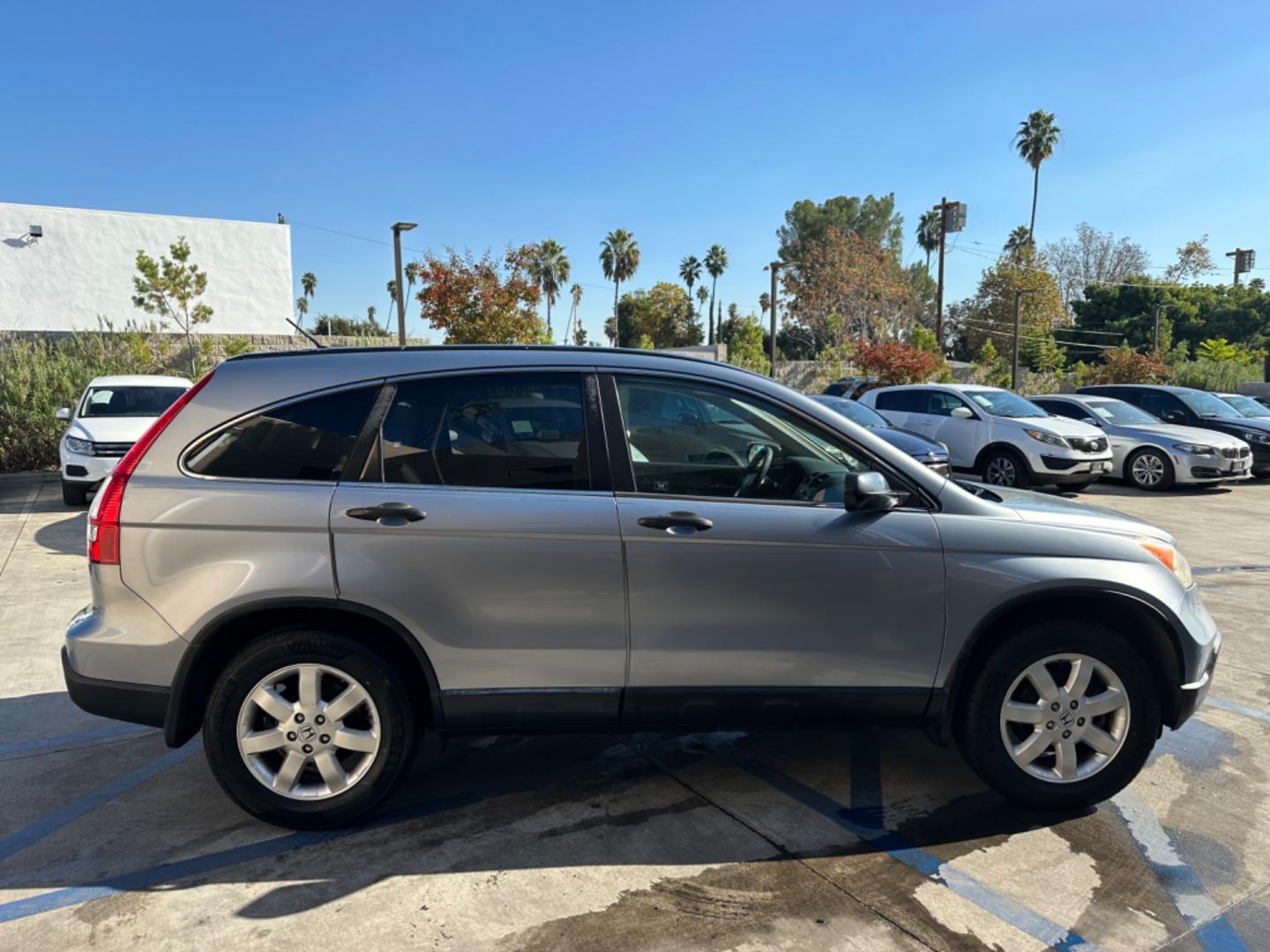 2009 /GRAY Honda CR-V EX 2WD 5-Speed AT (JHLRE38509C) with an 2.4L L4 DOHC 16V engine, 5-Speed Automatic transmission, located at 30 S. Berkeley Avenue, Pasadena, CA, 91107, (626) 248-7567, 34.145447, -118.109398 - One Owner!Moon-roof! Wheel ABS! This 2009 Honda CR-V EX 2WD looks and drives good. This vehicle comes with a dealer 30 day / 1,000 Mile Warranty ( call us for details) and with Options up to 5 years / 100,000 Mile Warranty. Bad credit? We can help! We are the bank. Buy with confidence! All of our - Photo#6